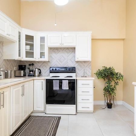 Choose To Be Happy At The Westbury - Two Bedroom Apartment Kingston Exterior foto